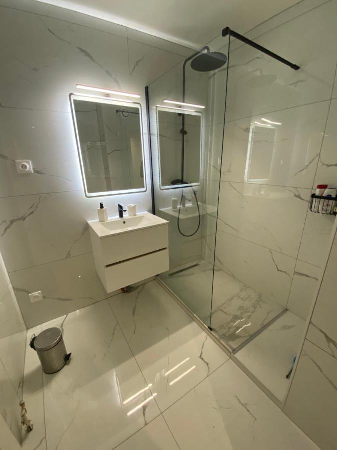 Appartement Avec Belle Vue Et Place De Parking Аннмасс Екстер'єр фото